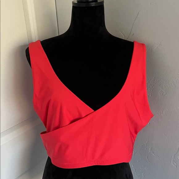 Fabletics Low Impact Crossover Sports Bra, 3X - Picture 4 of 9